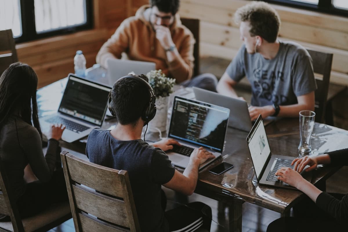 The FLEX BUSINESS team collaborating around a table
